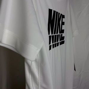 BOYS NIKE T SHIRT